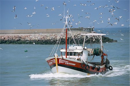 simsearch:841-02947014,k - Fishing boat returning from fishing, Deauville, Normandy, France, Europe Stock Photo - Rights-Managed, Code: 841-02713218