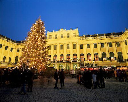 Christmas tree in front of Schonbrunn Palace at dusk, UNESCO World Heritage Site, Vienna, Austria, Europe Stock Photo - Rights-Managed, Code: 841-02713323