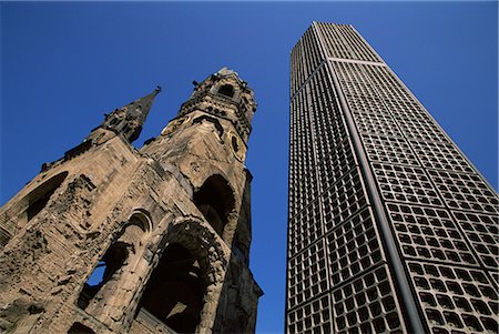 simsearch:841-02706191,k - Kaiser Wilhelm Gedachtniskirche et nouveau clocher hexagonal, Berlin, Allemagne, Europe Photographie de stock - Rights-Managed, Code: 841-02713332