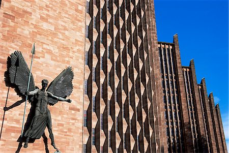 simsearch:841-02713897,k - Statue de Epstein de St. Michael et le diable, nouvelle cathédrale de Coventry, Coventry, West Midlands, Angleterre, Royaume-Uni, Europe Photographie de stock - Rights-Managed, Code: 841-02713896