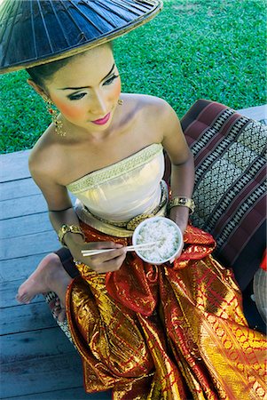 phuket - Girl in traditional Thai clothes eating rice, Phuket, Thailand, Southeast Asia, Asia Fotografie stock - Rights-Managed, Codice: 841-02720101