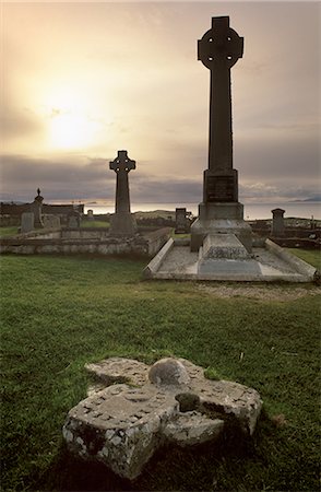 Monument à Flora MacDonald, la jeune héroïne qui a aidé à Bonnie Prince Charlie échapper à l'anglais en 1746, cimetière Kilmuir, Trotternish, Isle of Skye, Hébrides intérieures, région des Highlands, Ecosse, Royaume-Uni, Europe Photographie de stock - Rights-Managed, Code: 841-02720454