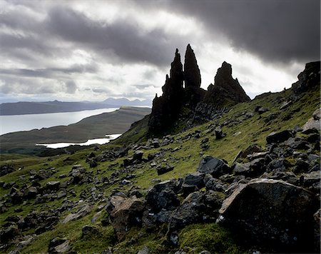 simsearch:841-02720459,k - Le vieil homme de Storr, surplombant le Loch Leathan et sons de Raasay, Trotternish, Isle of Skye, Hébrides intérieures, région des Highlands, Ecosse, Royaume-Uni, Europe Photographie de stock - Rights-Managed, Code: 841-02720459