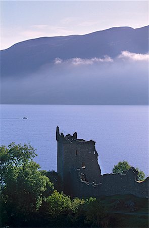 simsearch:841-02710903,k - Château d'Urquhart, construit au XIIIe siècle, sur les rives du Loch Ness, région des Highlands, Ecosse, Royaume-Uni, Europe Photographie de stock - Rights-Managed, Code: 841-02720489