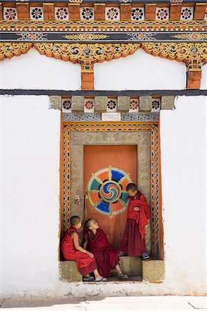 paro dzong - Bouddhiste moines, Paro Dzong, Paro, Bhoutan, Asie Photographie de stock - Rights-Managed, Code: 841-02720516