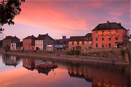 John's Quay and River Nore, Kilkenny City, County Kilkenny, Leinster, Republic of Ireland, Europe Foto de stock - Con derechos protegidos, Código: 841-02721084