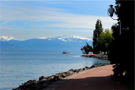 simsearch:841-03031200,k - Lac Léman (lac Léman) à la recherche de Quai Baron de Blonay, Evian-les-Bains, Haute-Savoie, France, Europe Photographie de stock - Rights-Managed, Code: 841-02721447