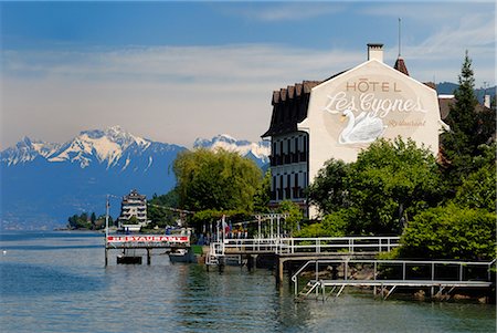 simsearch:841-03031200,k - Hotel au bord du lac, Lac Léman (lac Léman), Evian-les-Bains, Haute-Savoie, France, Europe Photographie de stock - Rights-Managed, Code: 841-02721453