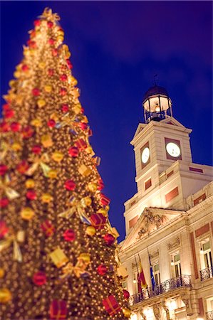 puerta del sol christmas tree - Comunidad de Madrid (City Hall), Puerta del Sol Square at Christmas time, Madrid, Spain, Europe Stock Photo - Rights-Managed, Code: 841-02721678