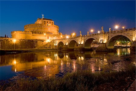 ponte sant angelo roma - St. Angelo Castle (Castello San'Angelo) (Mole Adriana) and St. Angelo Bridge, Rome, Lazio, Italy, Europe Stock Photo - Rights-Managed, Code: 841-02721746