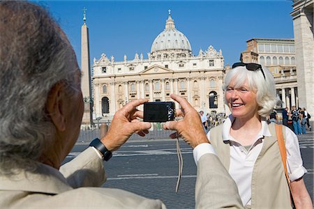 piazza di san pietro - Senior tourists sightseeing in St. Peters Square, Rome, Lazio, Italy, Europe Fotografie stock - Rights-Managed, Codice: 841-02722040