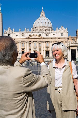 Senior tourists sightseeing in St. Peters Square, Rome, Lazio, Italy, Europe Stock Photo - Rights-Managed, Code: 841-02722041