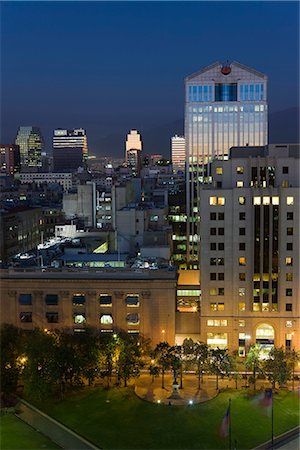 simsearch:841-08059554,k - Elevated view of the central city skyline at dusk, Santiago, Chile, South America Fotografie stock - Rights-Managed, Codice: 841-02722249