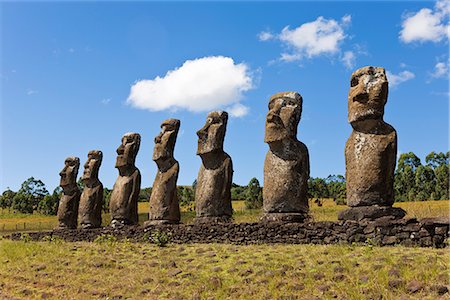 simsearch:6119-08269304,k - Ahu Tongariki, la plus grande ahu sur l'île, Tongariki est une ligne de 15 pierres Moai statues géantes, Rapa Nui (île de Pâques), patrimoine mondial de l'UNESCO, Chili, Amérique du Sud Photographie de stock - Rights-Managed, Code: 841-02722279