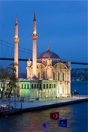 Elevated view over the Bosphorous Bridge and Ortakoy Camii Mosque (Buyuk Mecidiye Camii) in the trendy Ortakoy district, Istanbul, Turkey, Europe Stock Photo - Rights-Managed, Code: 841-02722396