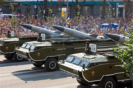 Annual Independence Day parade along Khreshchatyk Street and Maidan Nezalezhnosti (Independence Square), Kiev, Ukraine, Europe Foto de stock - Con derechos protegidos, Código: 841-02722456