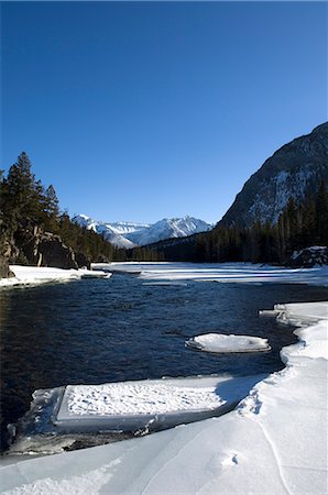 The frozen Bow River, Banff, Alberta, Canada, North America Stock Photo - Rights-Managed, Code: 841-02722647