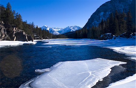 The frozen Bow River, Banff, Alberta, Canada, North America Stock Photo - Rights-Managed, Code: 841-02722649