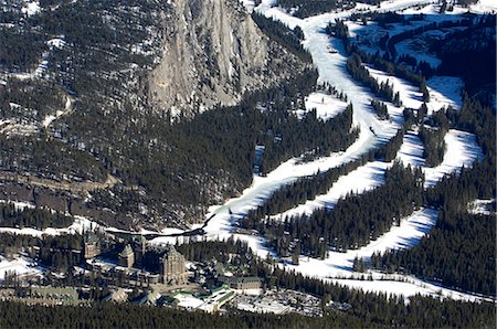 simsearch:841-02920721,k - Views of the Chateau Lake Louise Hotel and Bow Valley from the top of Sulphur Mountain, Banff National Park, UNESCO World Heritage Site, Alberta, Canada, North America Stock Photo - Rights-Managed, Code: 841-02722652