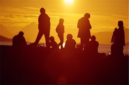 simsearch:841-02711648,k - Gruppe von Menschen silhouetted gegen Mitternachtssonne, Norden, Norwegen, Skandinavien, Europa Stockbilder - Lizenzpflichtiges, Bildnummer: 841-02722697