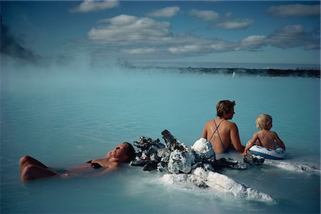 Gens se baigner dans le lagon bleu, Svartsengi, près de Reykjavik, en Islande, les régions polaires Photographie de stock - Rights-Managed, Code: 841-02722698