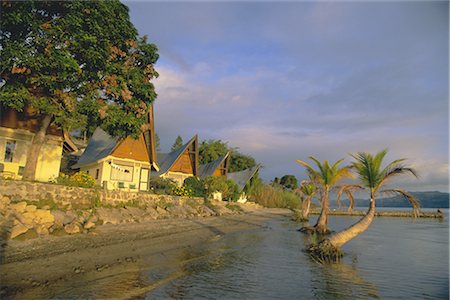 Toba Batak Stil Kabinen Le Shangri-La Resort in der Nähe von Ambarita auf Insel Samosir, Lake Toba, Sumatra, Indonesien, Südostasien, Asien Stockbilder - Lizenzpflichtiges, Bildnummer: 841-02722719