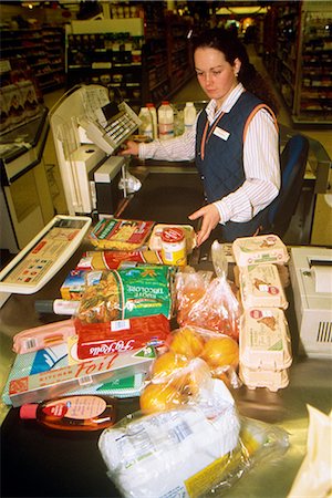 Femme travaillant sur le départ d'un Sainsbury supermarché, Londres, Royaume-Uni, Europe Photographie de stock - Rights-Managed, Code: 841-02722736