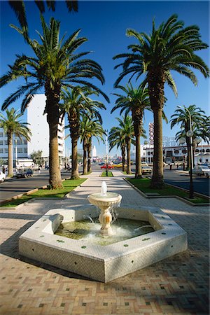 simsearch:841-02916083,k - Water fountain and palm trees on the promenade on Boulevard Mohammed el Hansali, Casablanca, Morocco, North Africa, Africa Stock Photo - Rights-Managed, Code: 841-02722795