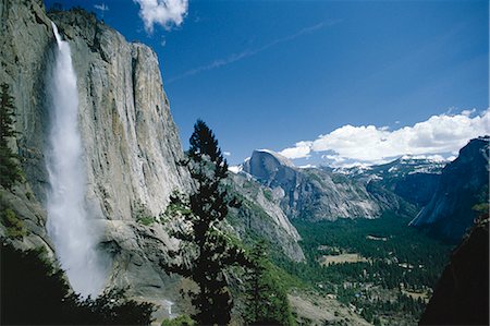 simsearch:841-03030680,k - Upper Yosemite Falls cascades down the sheer granite walls of Yosemite Valley, the world's longest unbroken fall, with the famous 8842 ft Half Dome in the distance, Yosemite National Park, UNESCO World Heritage Site, California, United States of America (U.S.A.), North America Foto de stock - Con derechos protegidos, Código: 841-02722819