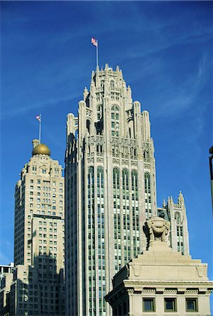 simsearch:841-02925084,k - Tribune Tower, the 1920s Gothic skyscraper and home to the Chicago Tribune in downtown Chicago, and Hotel Intercontinental behind, Chicago, Illinois, United States of America, North America Stock Photo - Rights-Managed, Code: 841-02722926