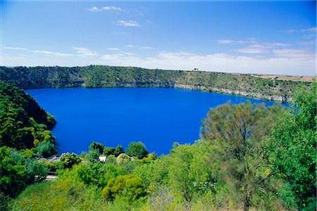 Le lac bleu, un réservoir naturel et l'un des trois lacs de cratère au sommet du Mt Gambier, un volcan éteint et la ville dans le sud-est de l'état, Australie-méridionale, Australie Photographie de stock - Rights-Managed, Code: 841-02722999