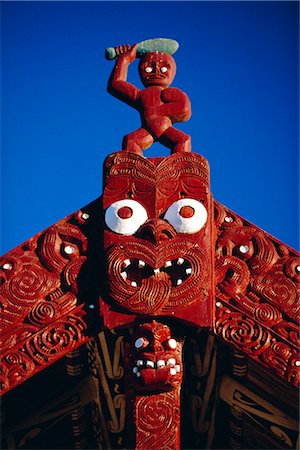 rotorua - Portail sculpté d'une église dans un village Maori à l'aire de Whakarewarewa thermal et culturel à Rotorua, North Island, Nouvelle-Zélande Photographie de stock - Rights-Managed, Code: 841-02723026