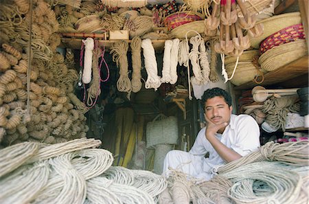 simsearch:841-02824447,k - Commerçant vendant de la corde, ficelle et paniers sur le marché, Karachi, Pakistan, Sind (Sind), Asie Photographie de stock - Rights-Managed, Code: 841-02824314