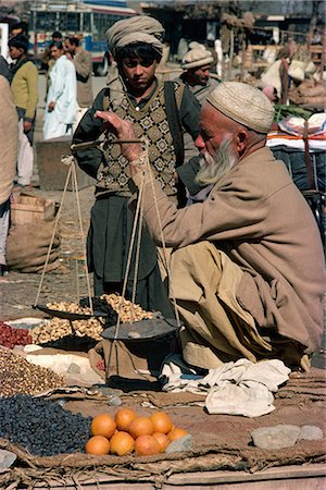 scales market fruits - Fruit and vegetables, Bata Khaler, Pakistan, Asia Stock Photo - Rights-Managed, Code: 841-02824439