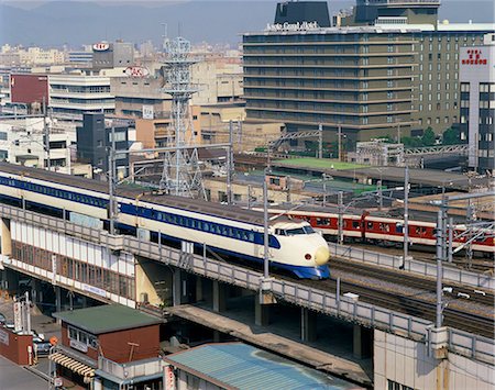 Le train à grande vitesse en passant le Grand Hotel à Kyoto, Japon, Asie Photographie de stock - Rights-Managed, Code: 841-02824744