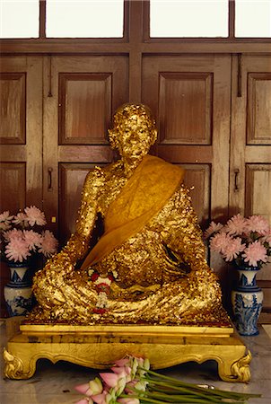 simsearch:841-03675398,k - Statue fallen Blattgold in buddhistischen Tempel, Bangkok, Thailand, Südostasien, Asien Stockbilder - Lizenzpflichtiges, Bildnummer: 841-02825114