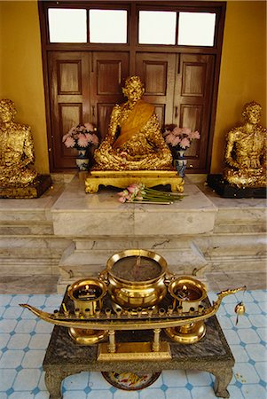 simsearch:841-03055180,k - Buddha statues covered in gold leaf, Bangkok, Thailand, Southeast Asia, Asia Stock Photo - Rights-Managed, Code: 841-02825115