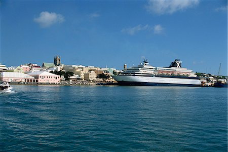 Cruise ship and waterfront, Hamilton, Bermuda, Atlantic Ocean, Central America Foto de stock - Direito Controlado, Número: 841-02825205