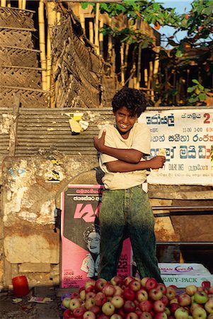 Teenage boy selling apples, Negombo, Sri Lanka, Asia Fotografie stock - Rights-Managed, Codice: 841-02825825
