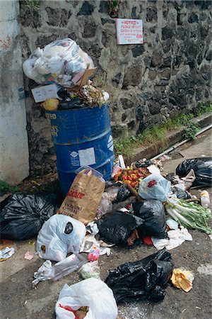 simsearch:841-02991718,k - Overflowing trash can, Grenada, West Indies, Caribbean, Central America Foto de stock - Con derechos protegidos, Código: 841-02825930