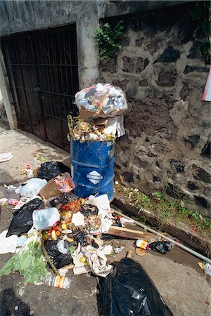 simsearch:841-02991718,k - Overflowing trash can, Grenada, West Indies, Caribbean, Central America Foto de stock - Con derechos protegidos, Código: 841-02825931