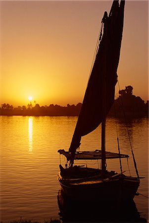 felucca - Coucher de soleil sur le Nil, Louxor, en Egypte, en Afrique du Nord, Afrique Photographie de stock - Rights-Managed, Code: 841-02825966