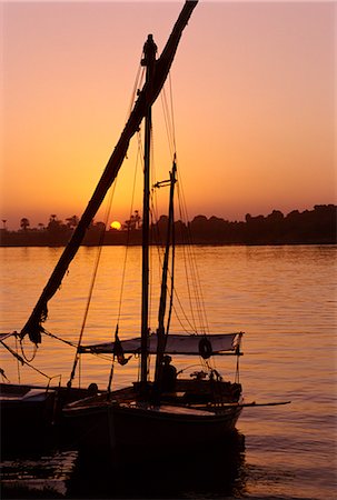 felucca - Sunset on the Nile, Luxor, Egypt, North Africa, Africa Foto de stock - Con derechos protegidos, Código: 841-02825967