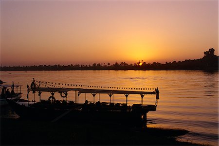 simsearch:841-05795626,k - Sunset on the Nile, Luxor, Egypt, North Africa, Africa Foto de stock - Direito Controlado, Número: 841-02825972