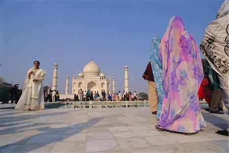 photos saris taj mahal - Indian tourists at the Taj Mahal, built by the Moghul emperor Shah Jehan (Jahan), Agra, Uttar Pradesh, India Stock Photo - Rights-Managed, Code: 841-02826099