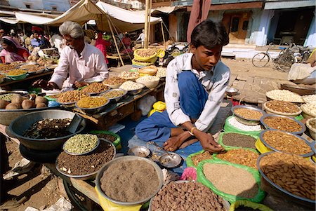 simsearch:841-02900445,k - Young man selling nuts and spices, Jodhpur, Rajasthan state, India, Asia Foto de stock - Con derechos protegidos, Código: 841-02826256
