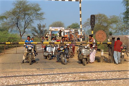 simsearch:841-02830818,k - Traffic waiting at railway crossing, India, Asia Stock Photo - Rights-Managed, Code: 841-02830817