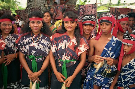 sumba - Young people wearing ikat designs, Sumba, Indonesia, Southeast Asia, Asia Foto de stock - Con derechos protegidos, Código: 841-02831326
