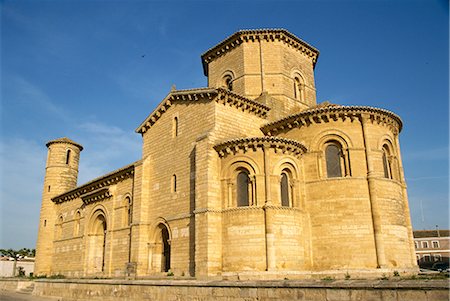 The Romanesque 11th century church of San Martin, at Fromista on the Camino, in Palencia, Spain, Europe Foto de stock - Con derechos protegidos, Código: 841-02831375