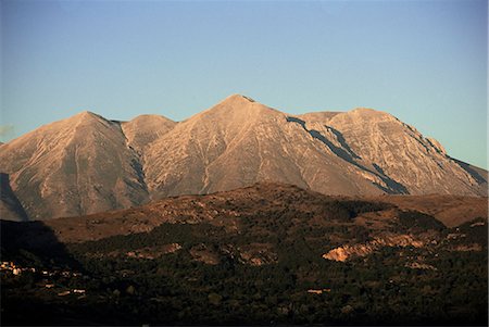 simsearch:841-03057089,k - San Sasso peaks from Tagliacozzo, Abruzzo, Italy, Europe Foto de stock - Con derechos protegidos, Código: 841-02831889